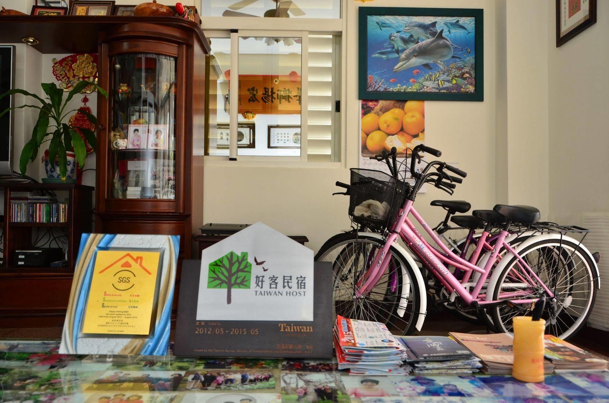 Fish Fun House Apartment เมืองฮวาเหลียน ภายนอก รูปภาพ