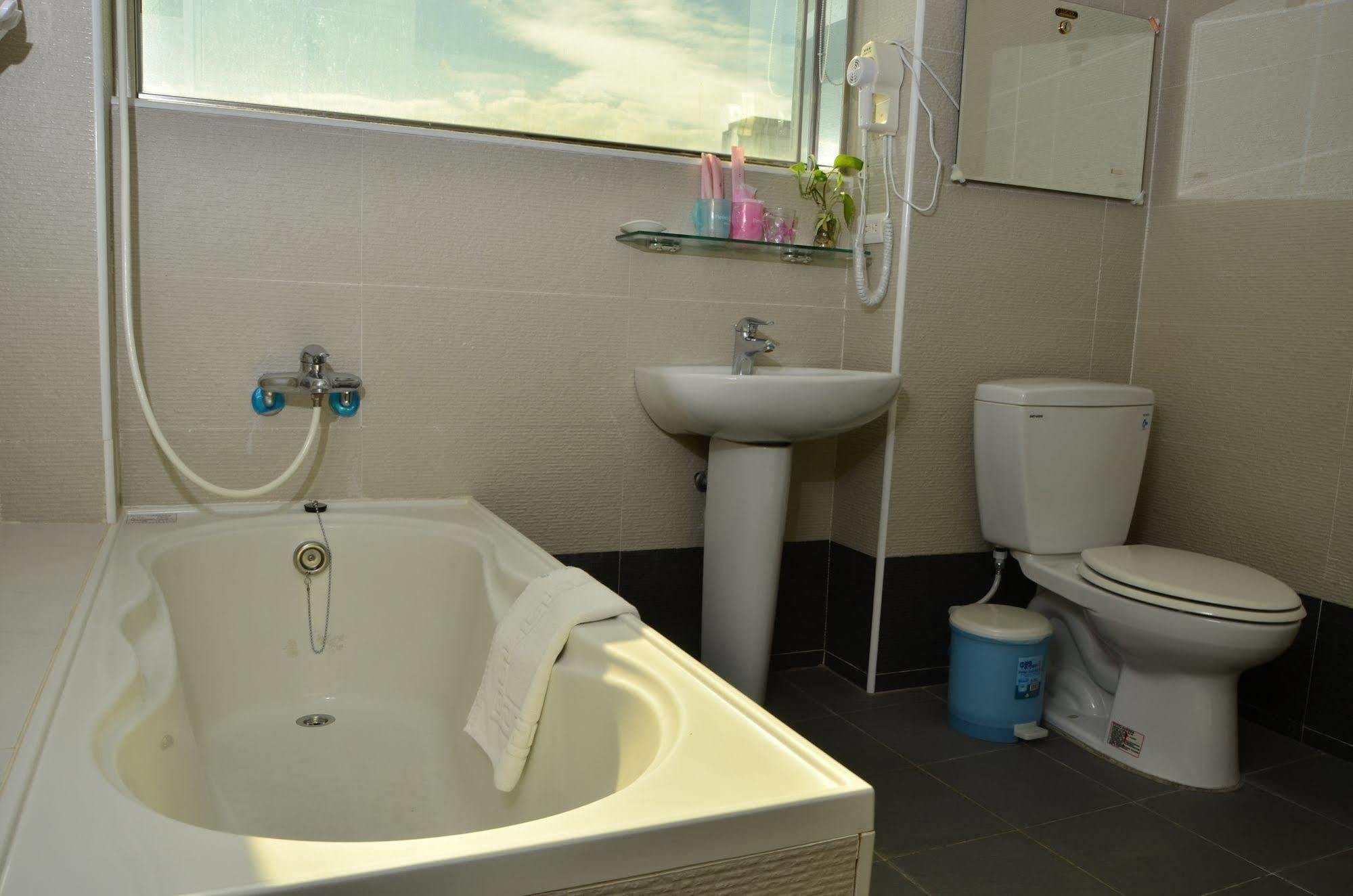 Fish Fun House Apartment เมืองฮวาเหลียน ภายนอก รูปภาพ